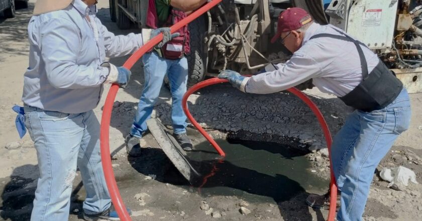 Eliminó COMAPA fugas de agua residual en la colonia Benito Juárez