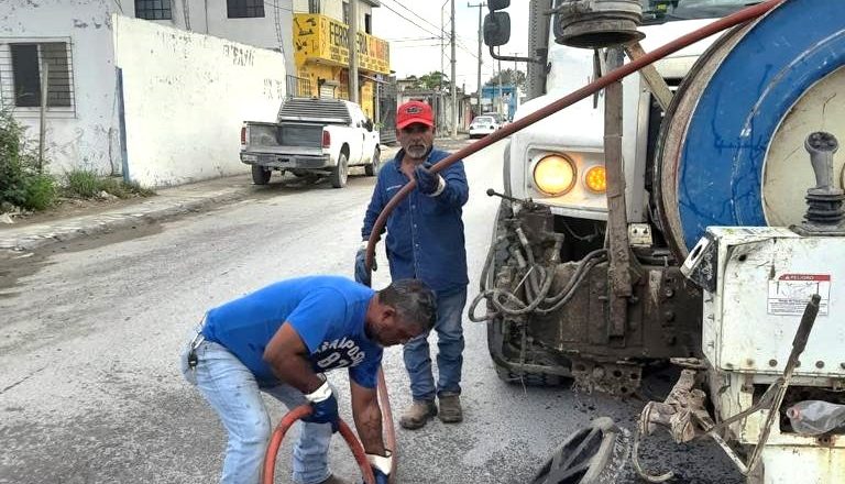 Desazolva COMAPA líneas generales en Balcones de Alcalá