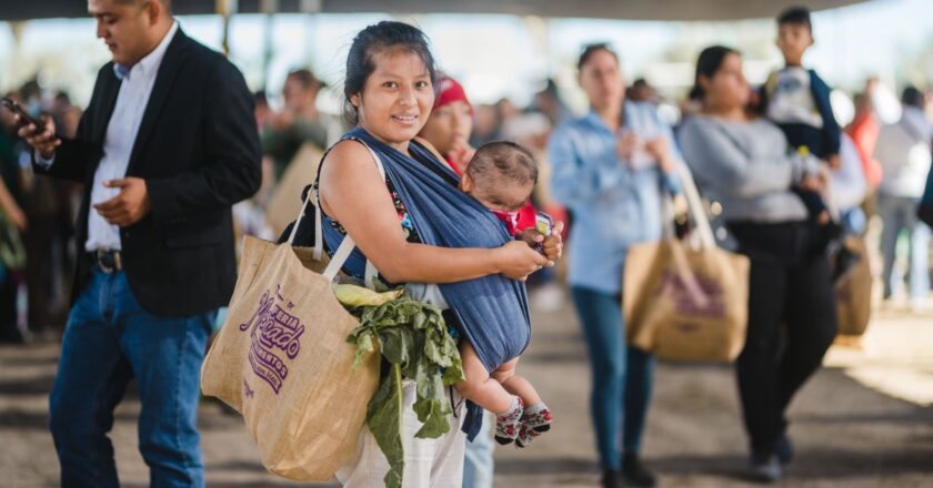 Agradecen familias de Reynosa beneficios de la Feria del Mercado de Alimentos