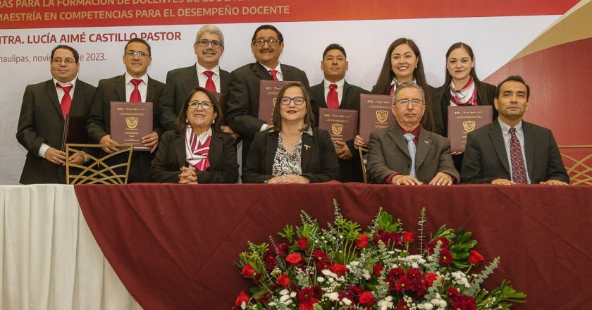 Egresaron nuevos licenciados y másteres del Centro de Actualización del Magisterio