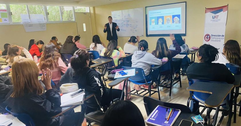 Imparte UAT talleres de educación financiera para estudiantes