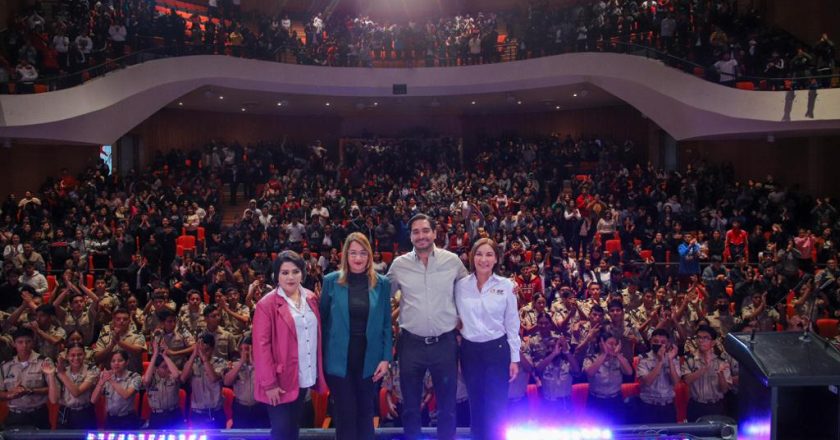 Participó Alcalde Carlos Peña Ortiz en foro juvenil