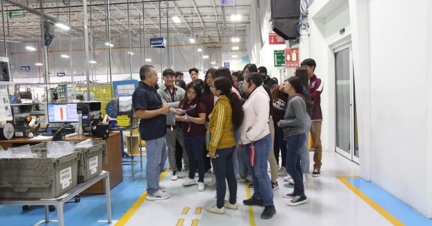 Estudiantes de la UTTN visitan empresa Andrew Telecomunicaciones