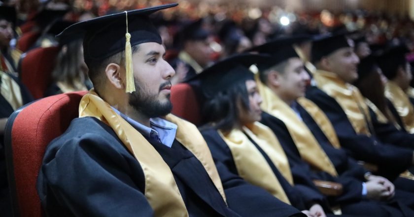 Entrega Universidad Tecnológica de Nuevo Laredo nueva generación de profesionistas