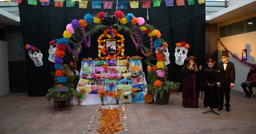 IRCA dedica ofrenda a Rubén Fuentes