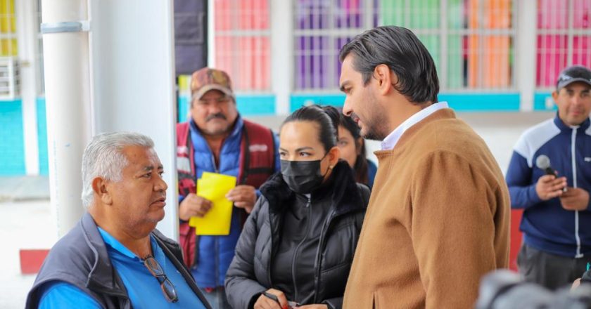 Recibieron habitantes de la Carlos Cantú al Presidente Municipal Carlos Peña Ortiz