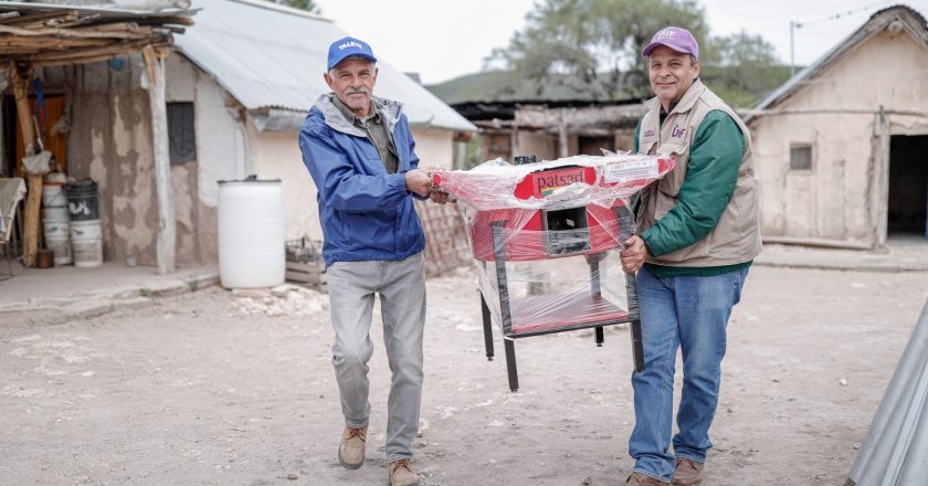 Beneficia DIF Tamaulipas a familias de San Carlos con estufas ecológicas