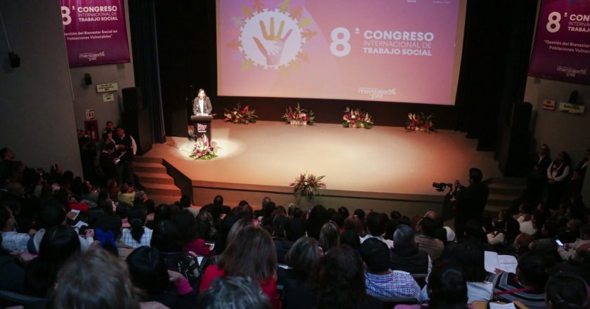 Inauguró María de Villarreal el 8° Congreso Internacional de Trabajo Social