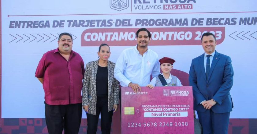 El Alcalde Carlos Peña Ortiz entregó Becas a estudiantes de Bandas de Guerra de Reynosa