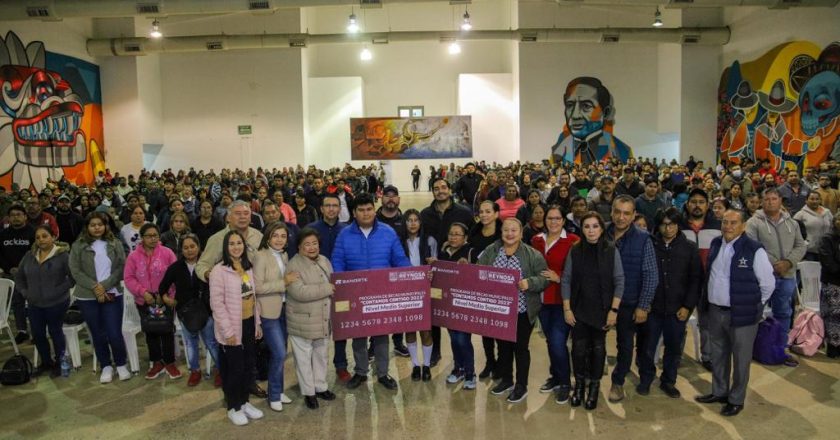 Entregó Alcalde Carlos Peña Ortiz tarjetas de Becas Municipales en Reynosa