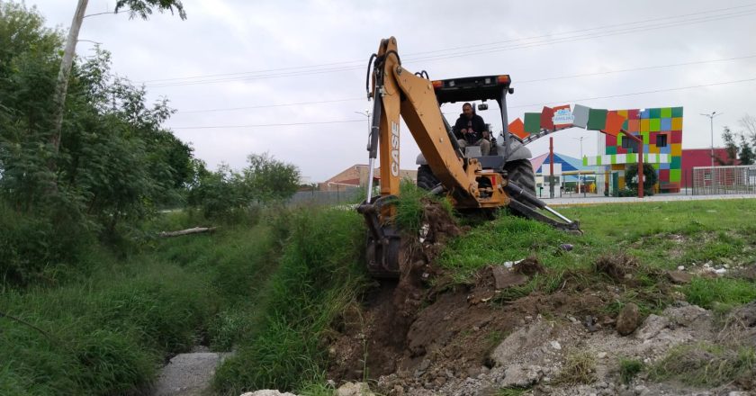 Realizan trabajos de saneamiento a drenes