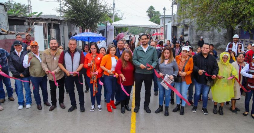 Carlos Peña Ortiz continúa entregando calles pavimentadas