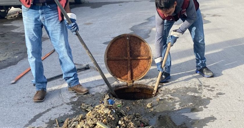 Exhorta  COMAPA a no arrojar basura a la vía pública para prevenir fugas de agua residual