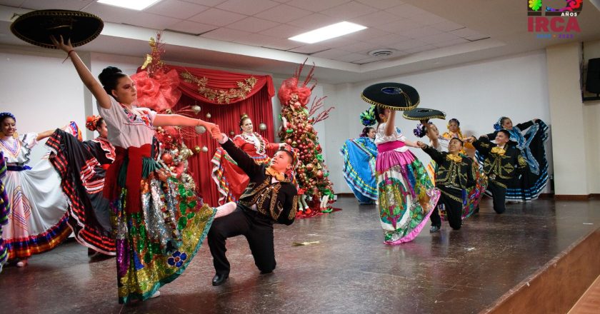 Bailan al ritmo de la Navidad en el IRCA