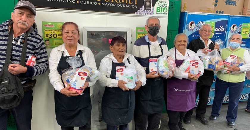 DIF Reynosa entregó canasta básica a abuelitos empacadores