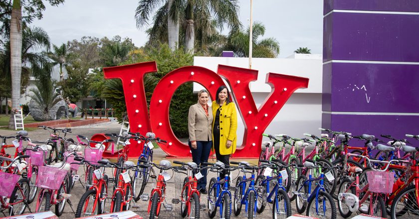 Entrega UAT donativo de bicicletas y herramientas de trabajo al DIF Tamaulipas