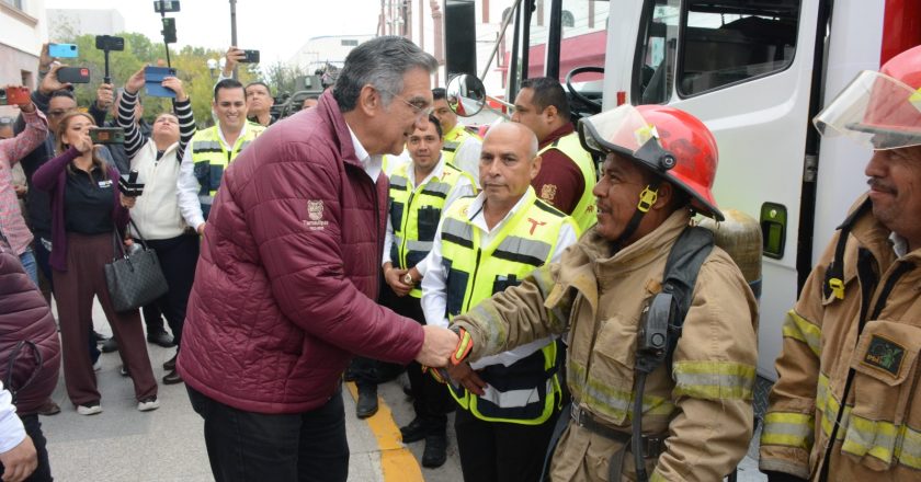 Entregó Américo camión de bomberos a la Coordinación Estatal de Protección Civil