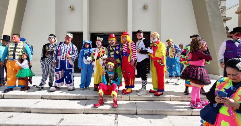 Celebraron payasos su día por anticipado