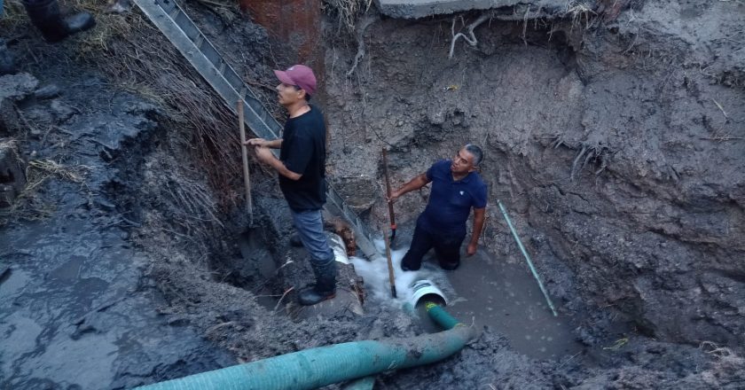 Atiende COMAPA fuga de agua en planta de reebombeo Granjas