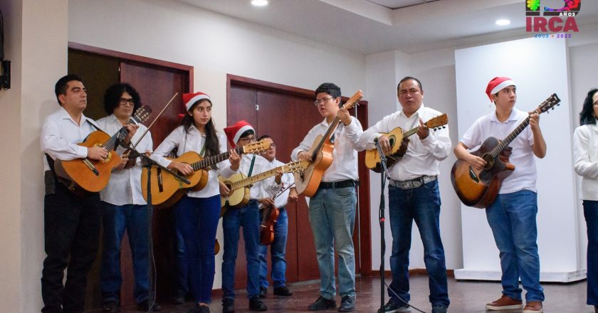 Ofrece IRCA muestra navideña del taller de guitarra