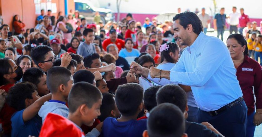 Celebró Alcalde Carlos Peña Ortiz Posada Navideña con familias del ejido Los Cavazos