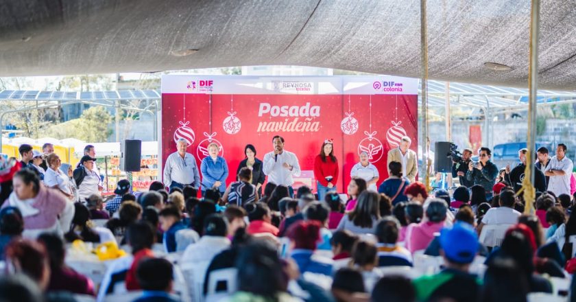 Disfrutan más de Mil personas Posada Navideña DIF con Alcalde Carlos Peña Ortiz