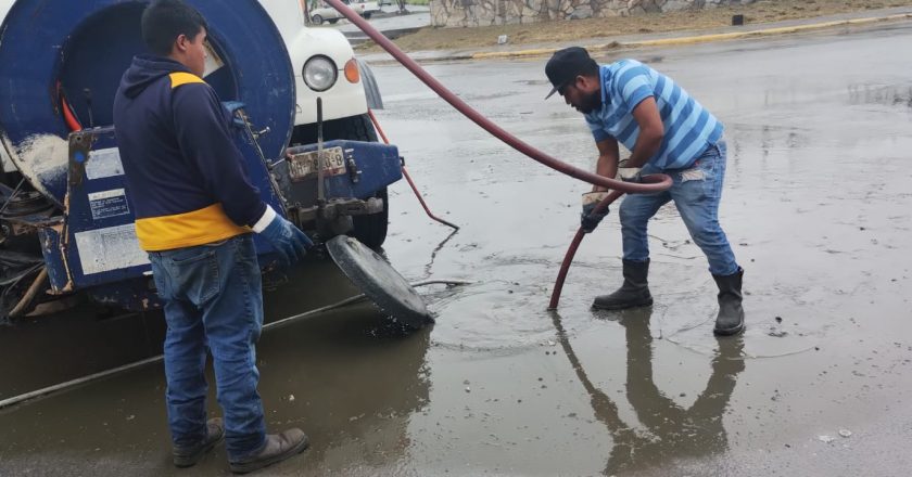 Atendió COMAPA reportes de usuarios del fraccionamiento Valle Soleado