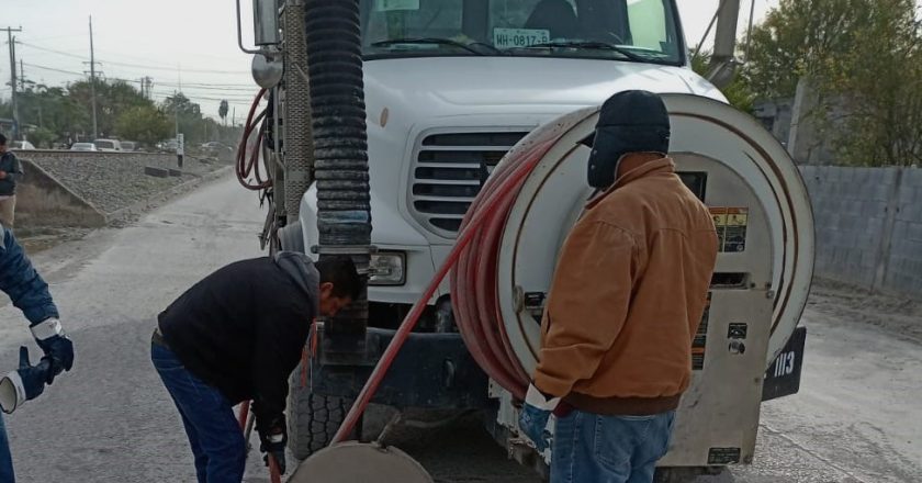 Sondeó COMAPA drenaje sanitario en la Zona Centro y colonia Ferrocarril