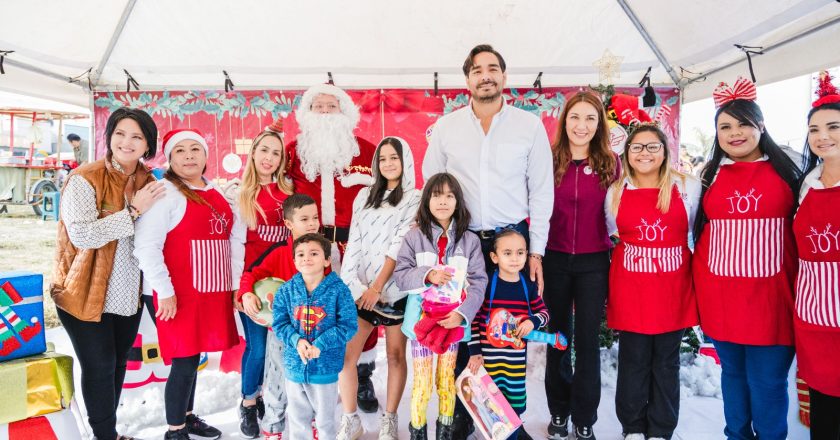 Convive Alcalde Carlos Peña Ortiz con familias de Jarachina Sur en Posada Navideña DIF