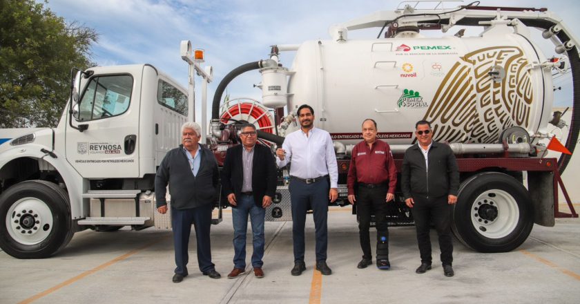 Entregó Alcalde Carlos Peña Ortiz nuevo camión Vactor