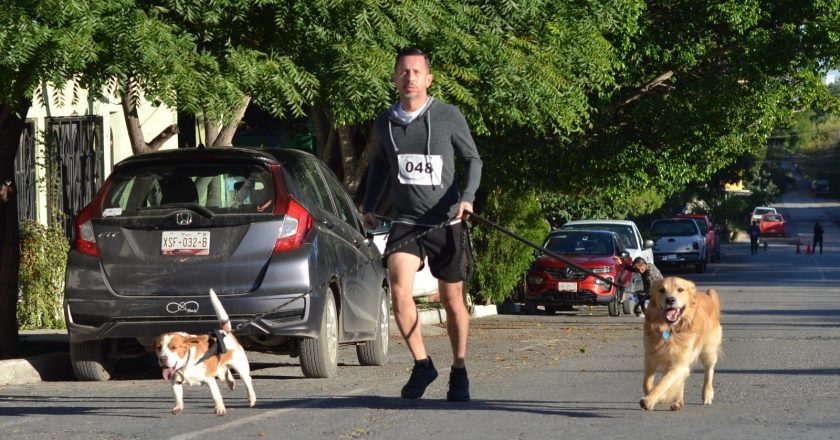 Realizó SEBIEN carrera navideña a favor del cuidado y adopción responsable de mascotas