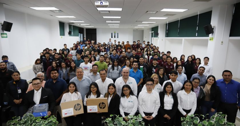 Reconoce empresa Emerson a estudiantes de la UTTN