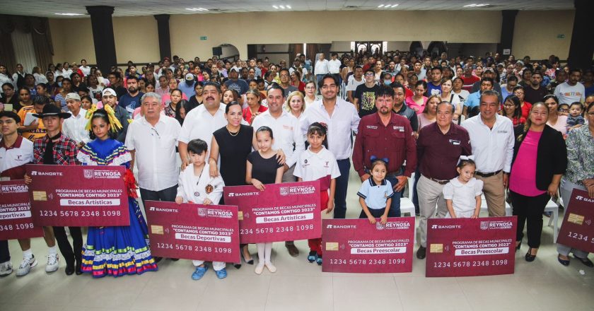 Acceden estudiantes a Becas Municipales a convocatoria del Alcalde Carlos Peña Ortiz