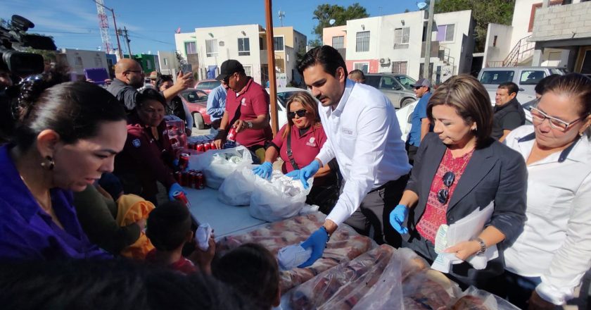 Alcalde compartió rosca de reyes con habitantes de colonias