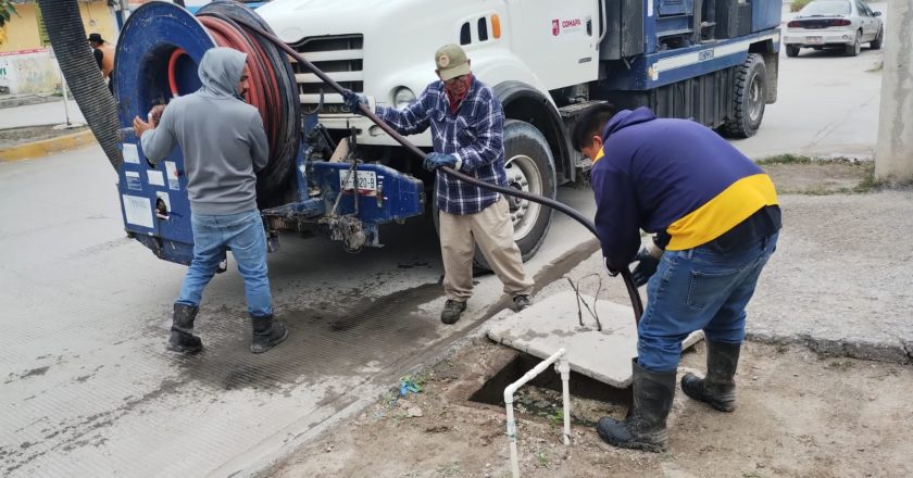 Sondeó COMAPA drenaje sanitario en la Marte R. Gómez