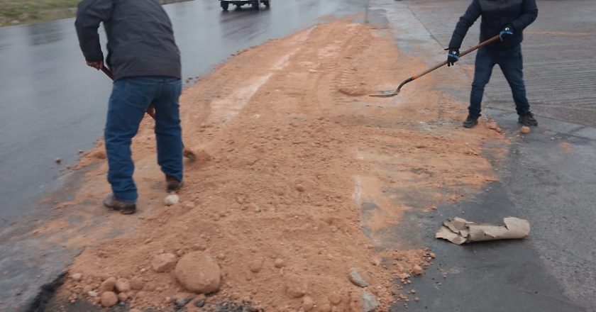 Trabaja COMAPA en rehabilitación de drenaje sanitario en La Presa