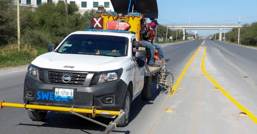 Pintan cuadrillas del Ayuntamiento delineado de carriles