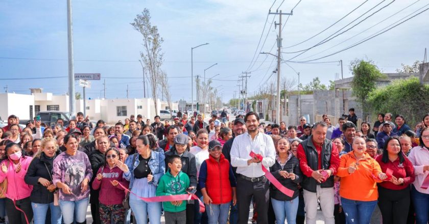 Inauguraron Alcalde Carlos Peña Ortiz y vecinos de 5 colonias pavimentación por más de 27 MDP