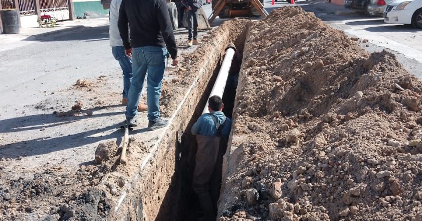 Continúan trabajos de rehabilitación sanitaria en la colonia Longoria