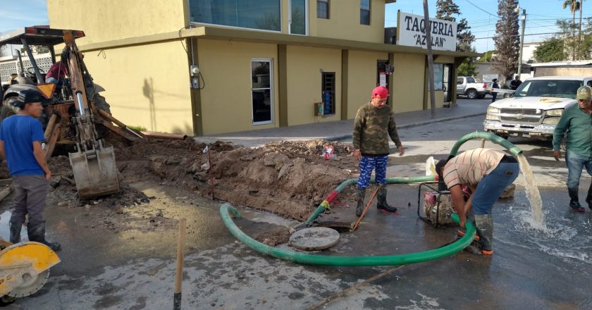 Soluciona COMAPA fugas de agua potable en varios sectores