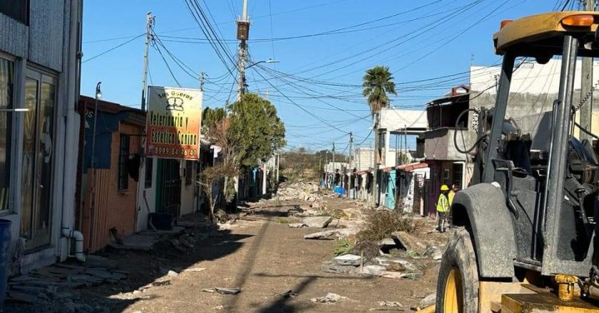 Beneficia Alcalde Carlos Peña Ortiz a vecinos de La Cima con pavimentación hidráulica