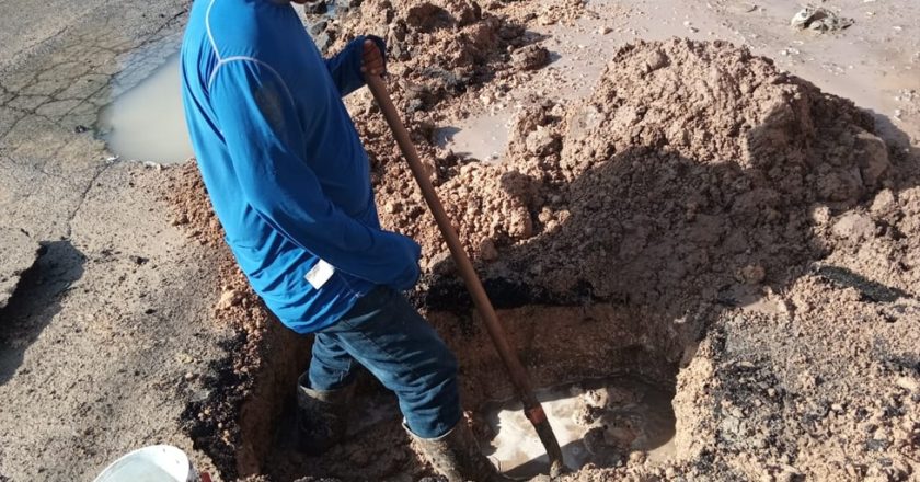 Atiende COMAPA fugas de agua en San Valentín