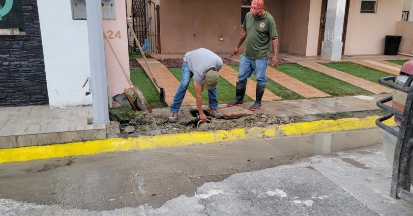 Reparó COMAPA fuga de agua potable en fraccionamiento Paseo del Prado