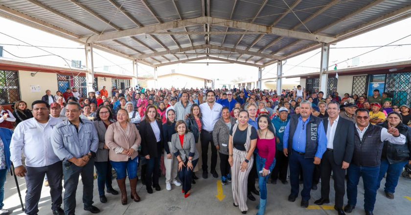 Recibieron familias de Rincón de las Flores al Alcalde Carlos Peña Ortiz