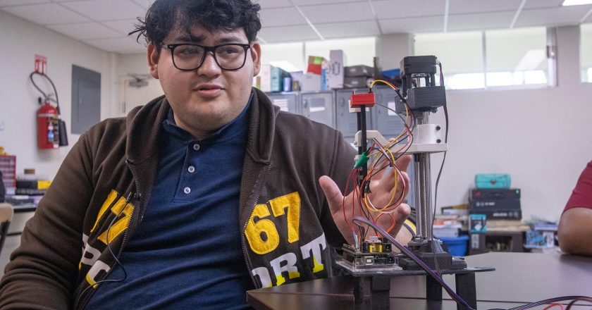 Alumno de la UAT diseña un sensor innovador para medir alteraciones en líquidos