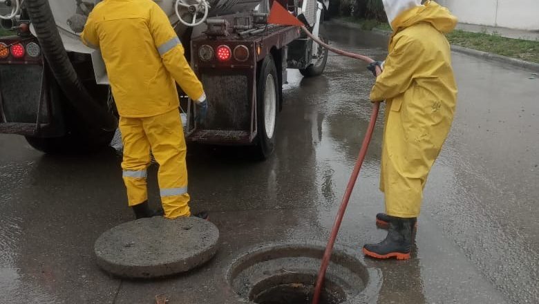 Sondeó COMAPA drenaje sanitario en Villa Florida Sector B