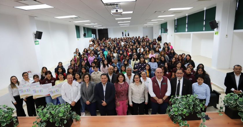 Recibieron alumnas STEM de la UTTN becas Choice’s Corning