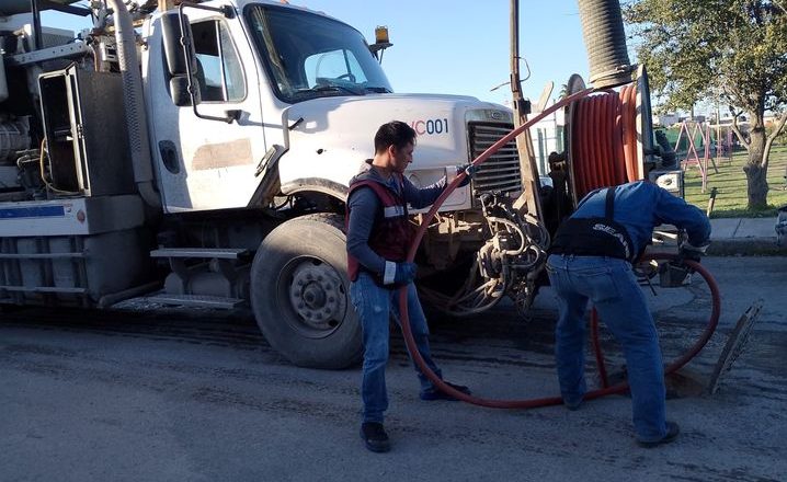 Realizó COMAPA limpieza de drenaje sanitario en colonia Campestre Itavu