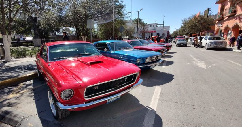 Festejan con exhibición el Día del Auto Clásico