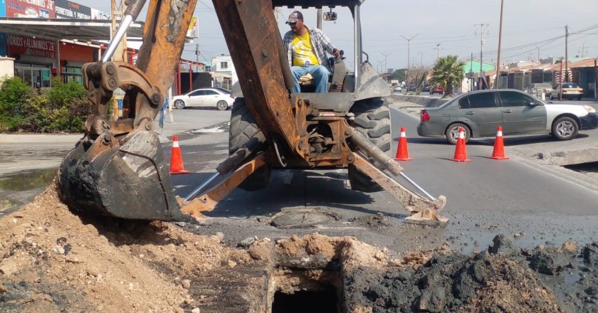 Trabaja COMAPA en rehabilitación de drenaje sanitaria en fraccionamiento Hacienda las Bugambilias